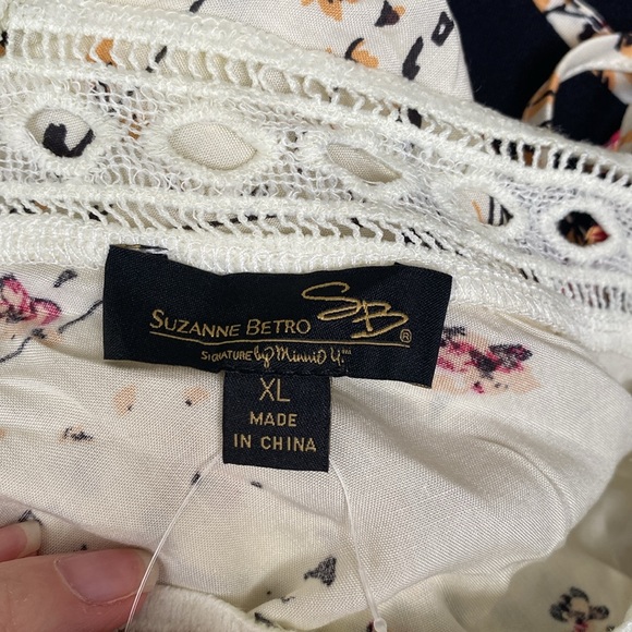 Adorable flowered blouse - Picture 3 of 4